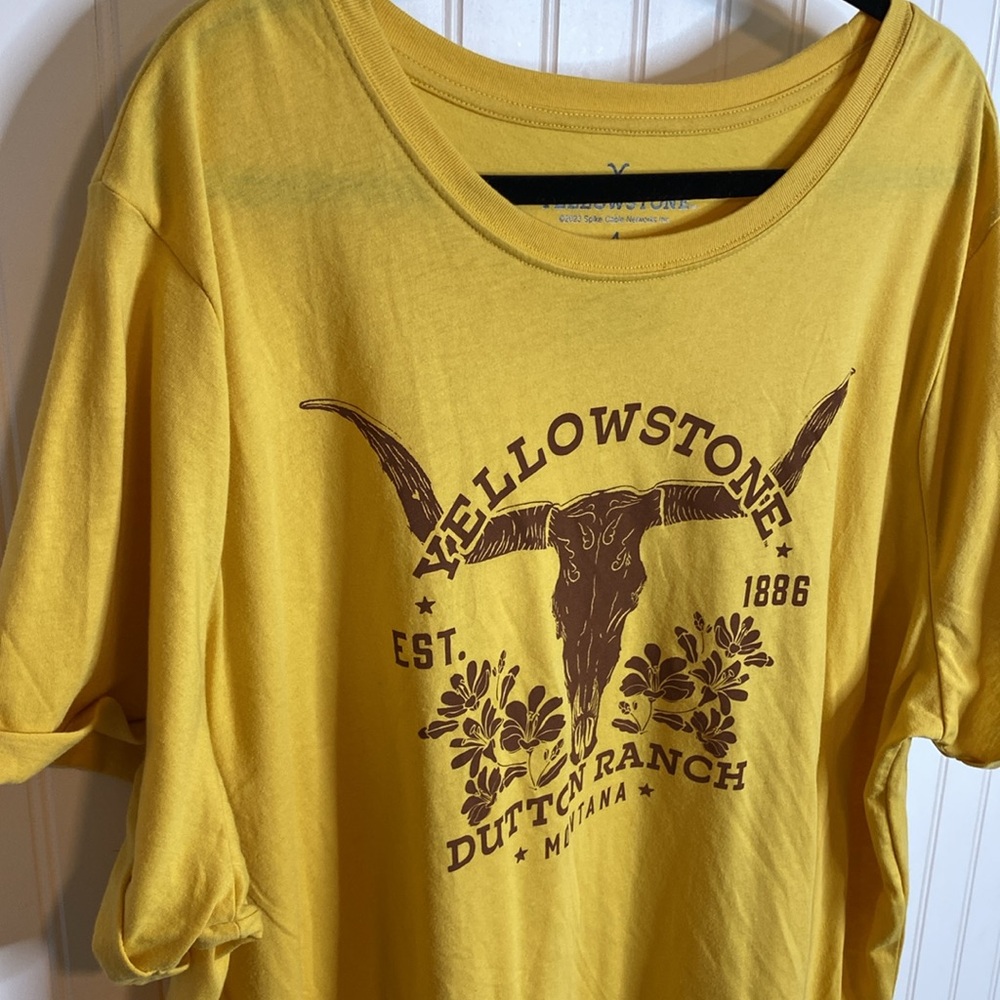 Torrid Plus Size 4 Yellowstone t-shirt